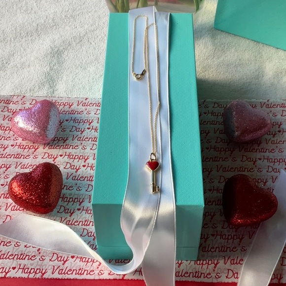 ❤️🔑 TIFFANY & CO. TIFFANY KEYS HEART KEY CHARM NECKLACE PENDANT ❤️🔑 - Picture 9 of 16